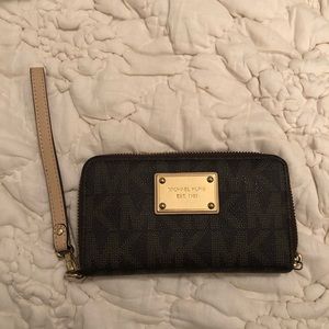 Michael Kors Wristlet/Wallet